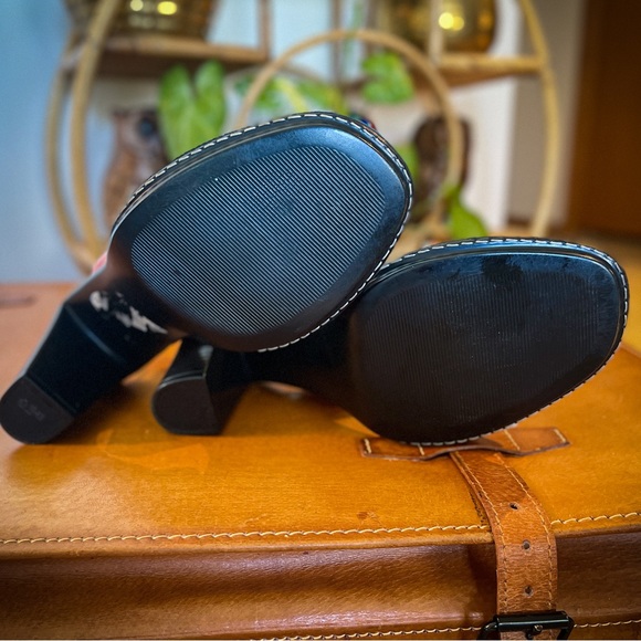 A.Giannetti Orange Patent Leather Strappy Chunky Heels - Made in Italy. - Picture 6 of 8